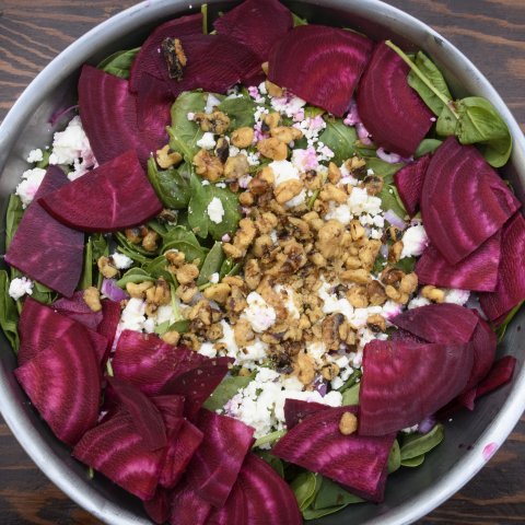 Beet and arugula salad