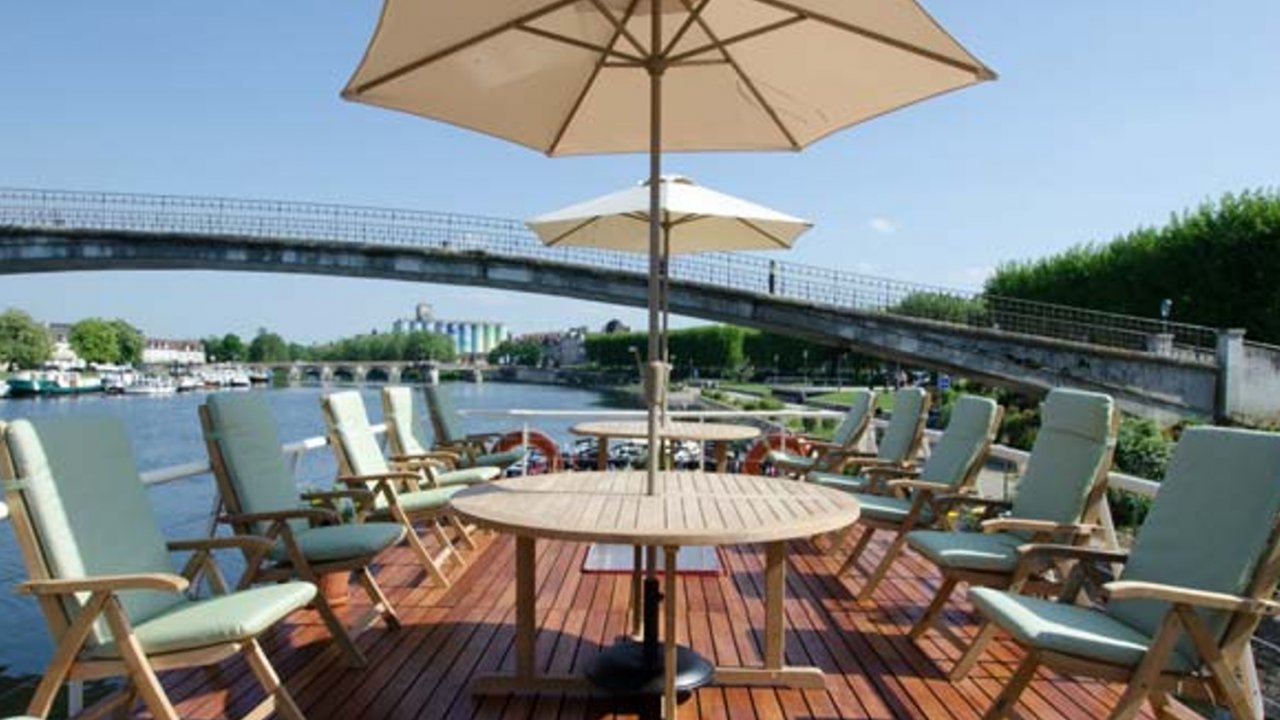 luciole barge sundeck