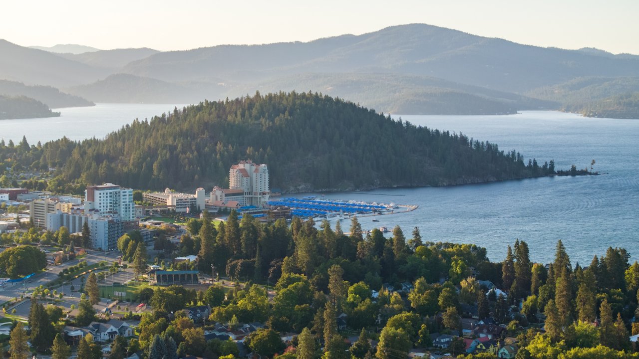 Arial shot of Coeur d'Alene with Coeur d'Alene lake