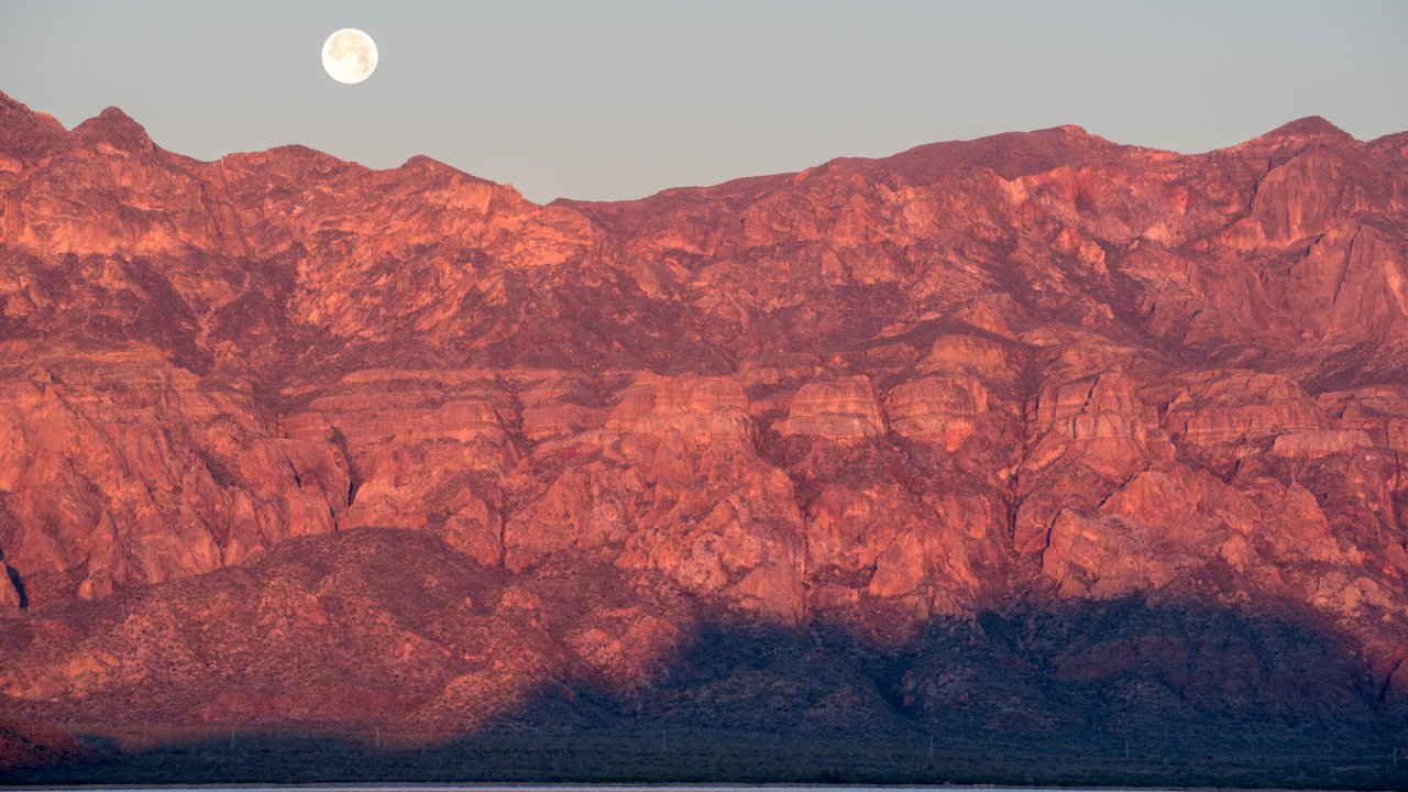 Full moon over the mountains of Loreto Bay National Park