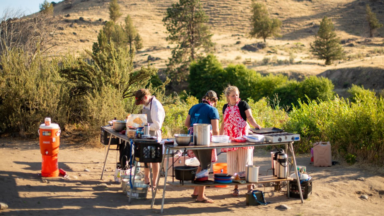 river guides cooking along the deschutes river