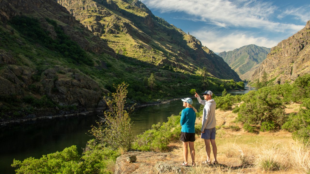 people overlooking hells canyon in idaho