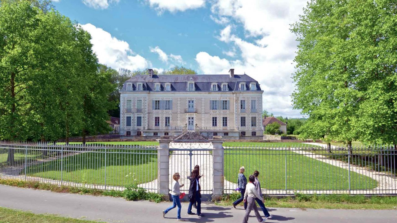 people on tour in France