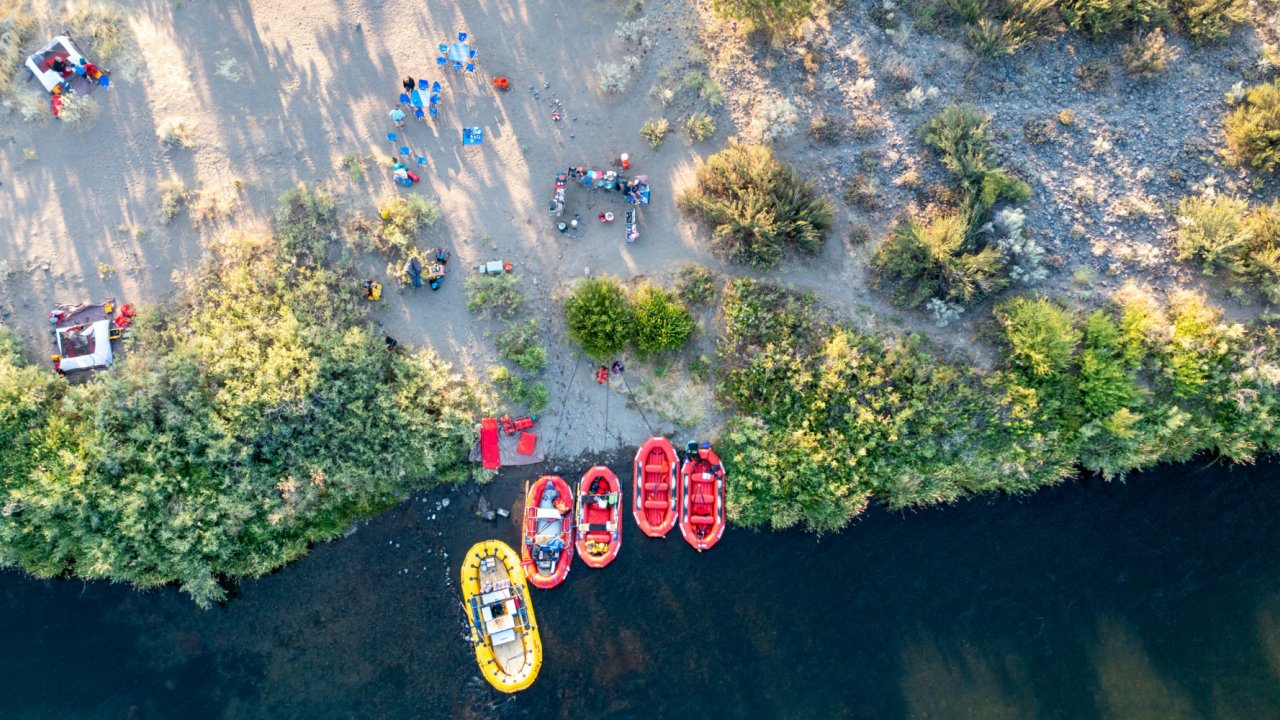 Birds eye view of a rafting camp along the Deschutes river in Oregon